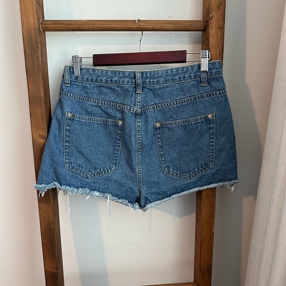 Boohoo Distressed High Rise Denim Shorts - Picture 4 of 4